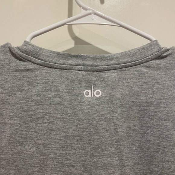ALO Yoga Men's Classic Gray Short Sleeve Tee - Picture 3 of 4